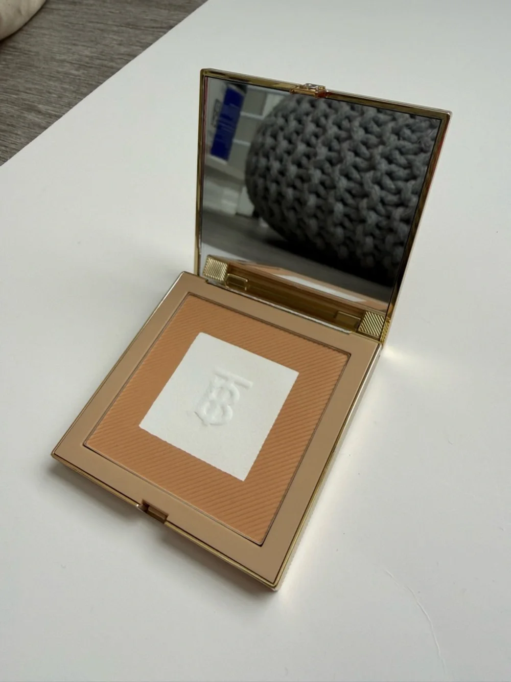 Burberry Compact Powder 02 medium